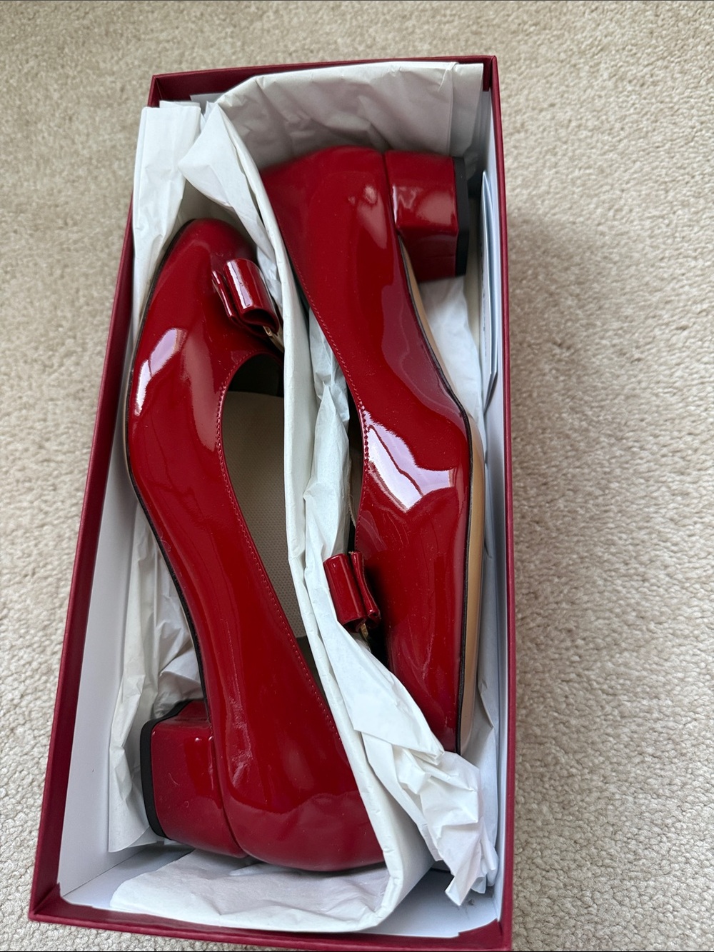Ferragamo brand new Vara Red patent shoes - Size 8.5 C - Picture 2 of 5